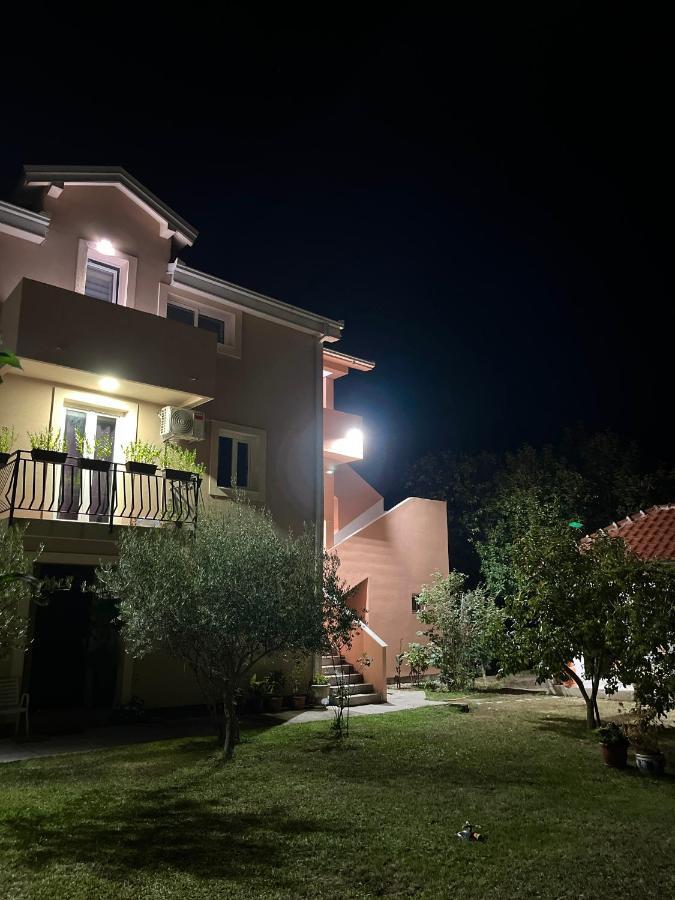 Apartments Two Olives Котор Екстериор снимка